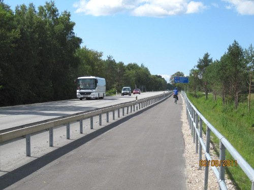 På väg in mot Haapsalu längs väg 9 skäms vi bort fullständigt.