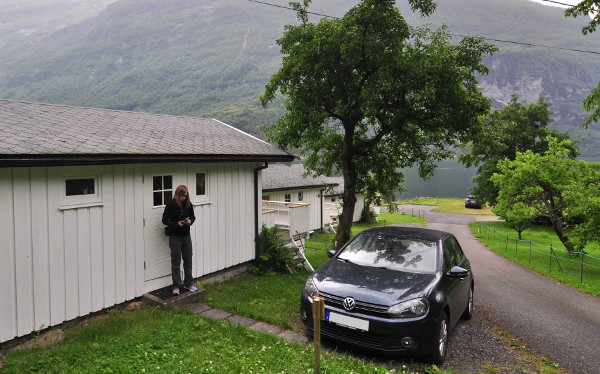 Perfekt lite semesterstuga nere vid Geirangerfjorden. På verandan kunde vi sitta och titta ut över kryssningsfartygen som kom och gick.