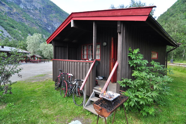 Vår enklaste och billigaste stuga hittills, på Utladalen Camping. Trevlig och funktionell!