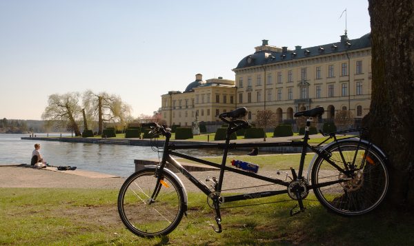 Vår Orbit Routier Sport 26" på premiärturen, vid Drottningholms slott för en glasspaus.