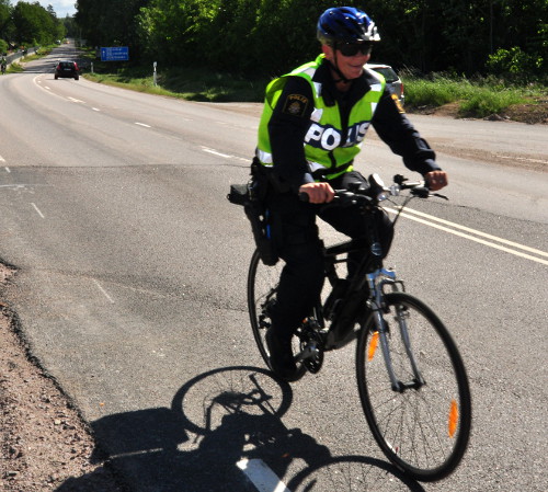 Motala bevakades av föredömliga poliser (stilpoliser?), men de var nog avundsjuka på allas racercyklar!