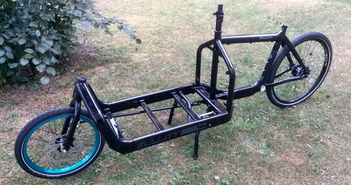Nu börjar bygget ta form. Hjulen klara och monterade. Inga bromsar eller drivlina men det är ju sekundärt... Driveless brakeless är det nya svarta!