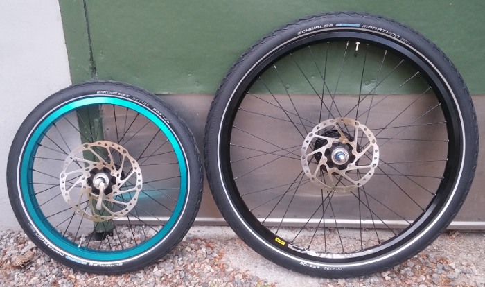 Bullitt-hjulen färdigbyggda. 20" med 203 mm bromsskiva fram och 26" med 180 mm bromsskiva bak.